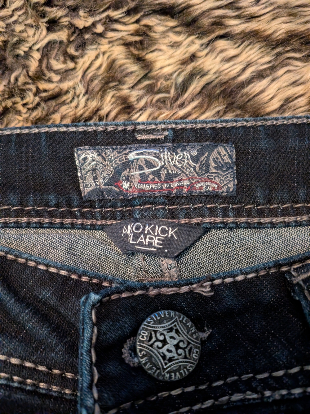 Silver Jeans Women’s Dark Blue No Kick Flare Capris